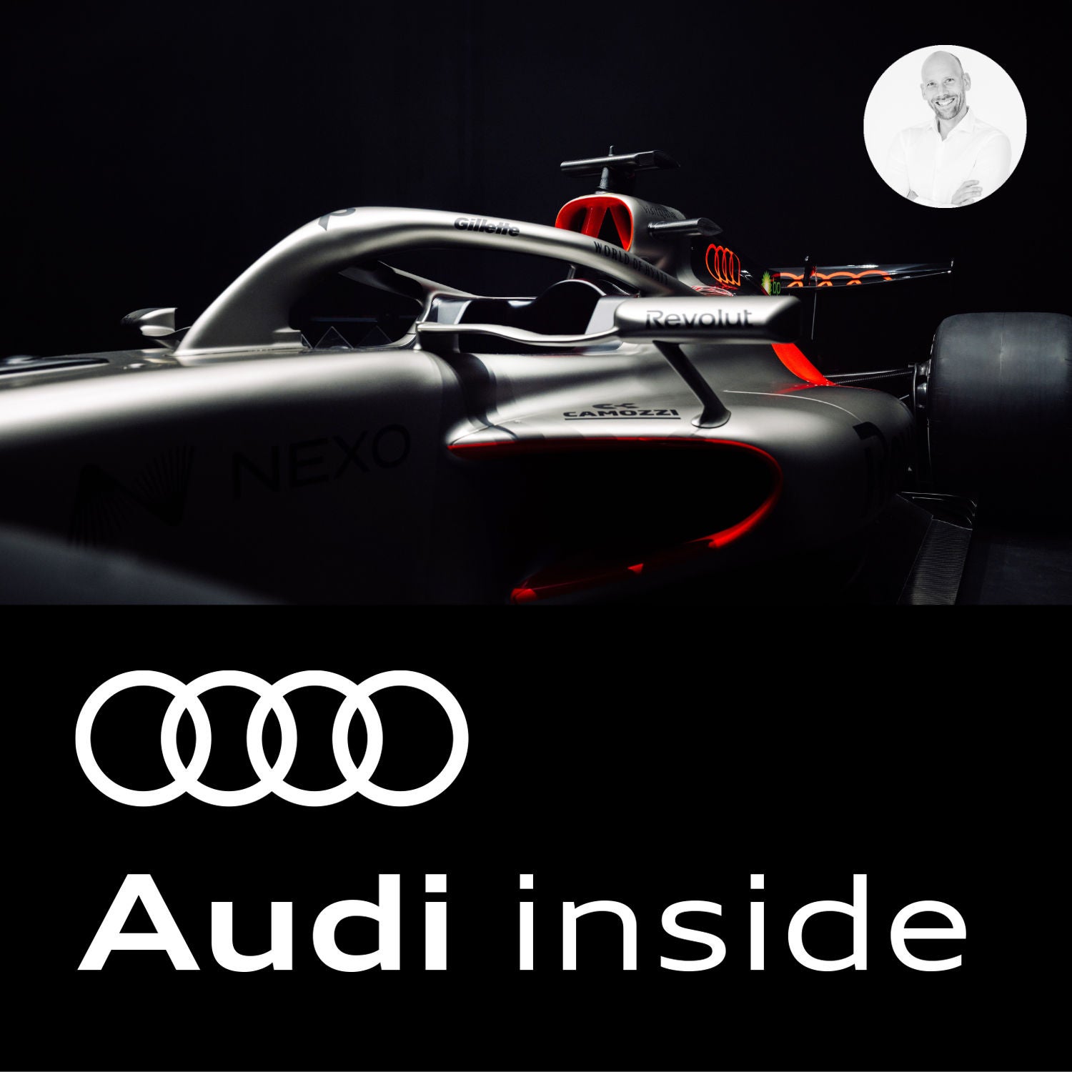 Die silberne Silhouette mit roten Akzenten des Rennfahrzeugs des Teams Audi Revolut F1. Darunter steht "Audi inside".